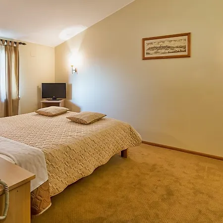 Vukasinovic - Free Parking 4*