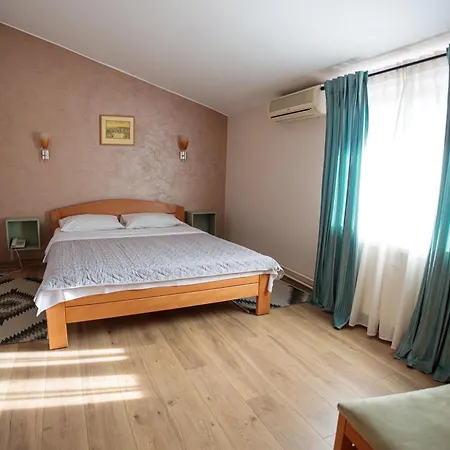 Vukasinovic - Free Parking 4*