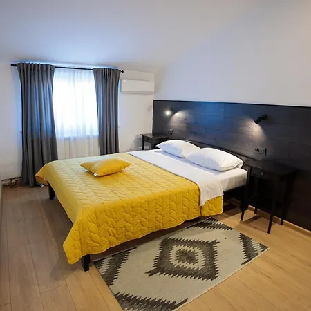 Vukasinovic - Free Parking 4*